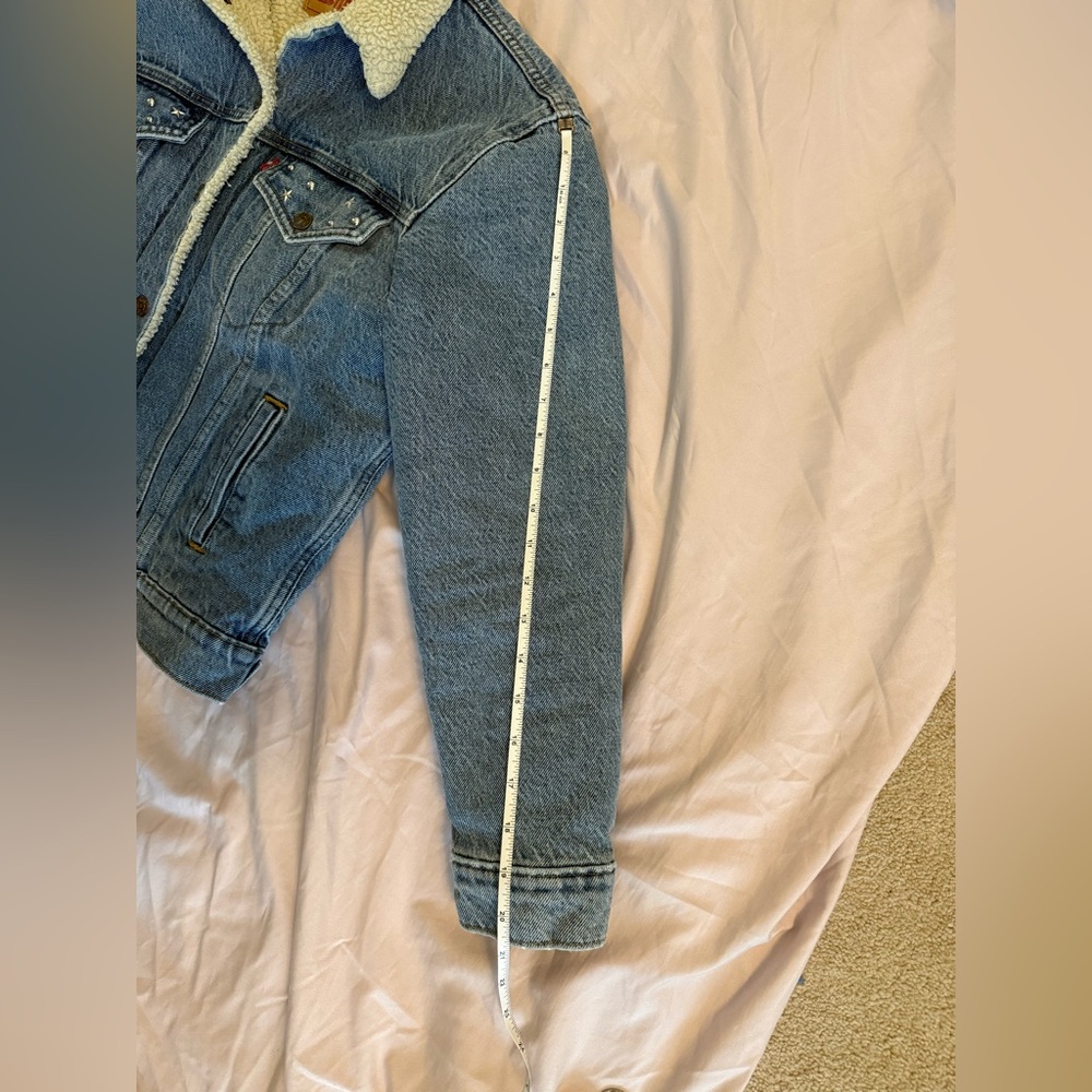 Levi's Blue Jean Jacket with Cream Collar - Picture 12 of 15